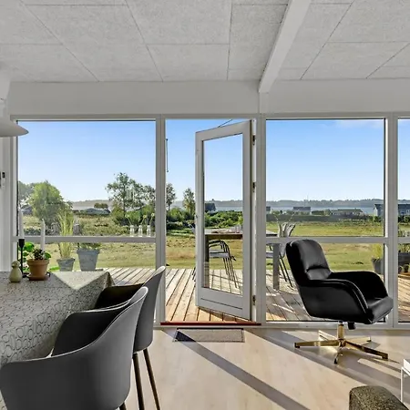 3 Bedroom Beach Front Home In Aabenraa