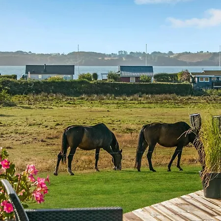 3 Bedroom Beach Front Home In Aabenraa Σπίτι διακοπών *