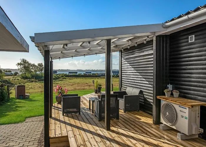 Three-bedroom In Nyaraló *