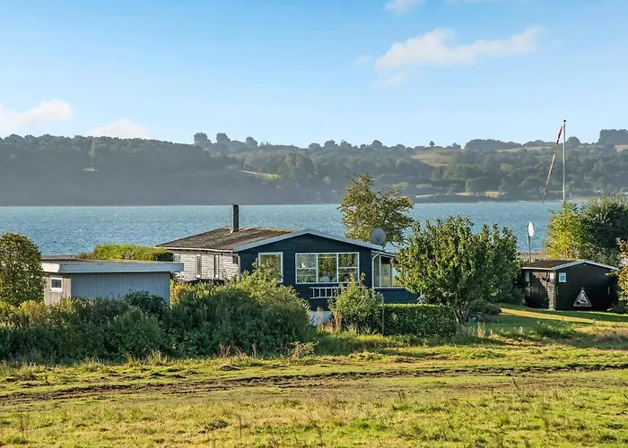 Three-bedroom In Nyaraló *