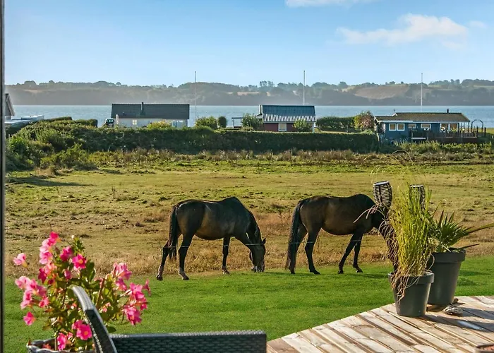 Three-bedroom In Nyaraló *